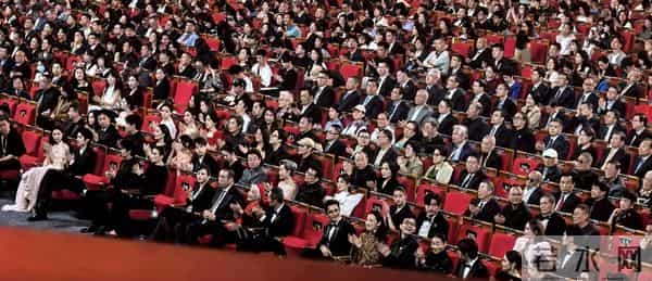 金鸡奖结束后不到24小时,4位演员摊上事,牵连的不止宋佳和千玺