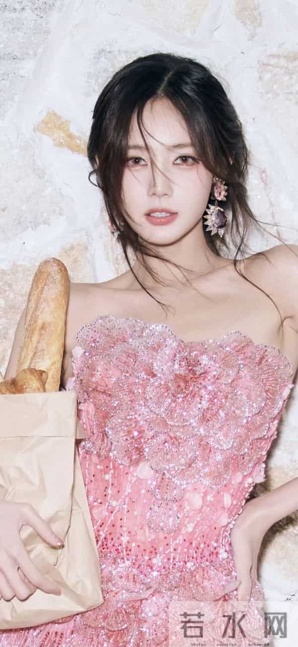 李一桐｜粉裙鱼鳞裙封神！新剧路透美翻+怼脸生图扛打