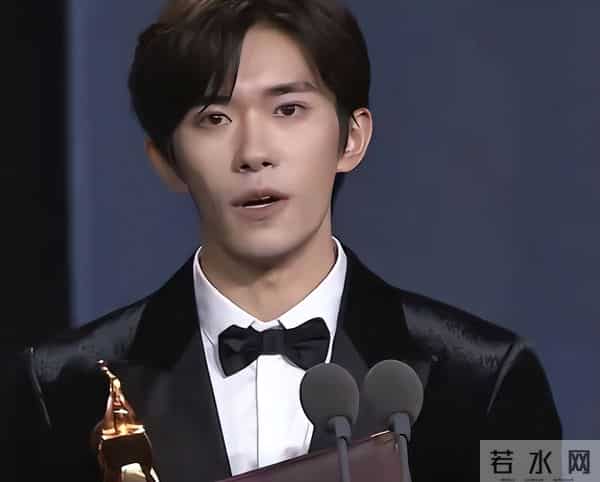 这一夜，金鸡奖成"照妖镜"姚晨脸肿，蒋勤勤歪嘴，佟丽娅褶子多