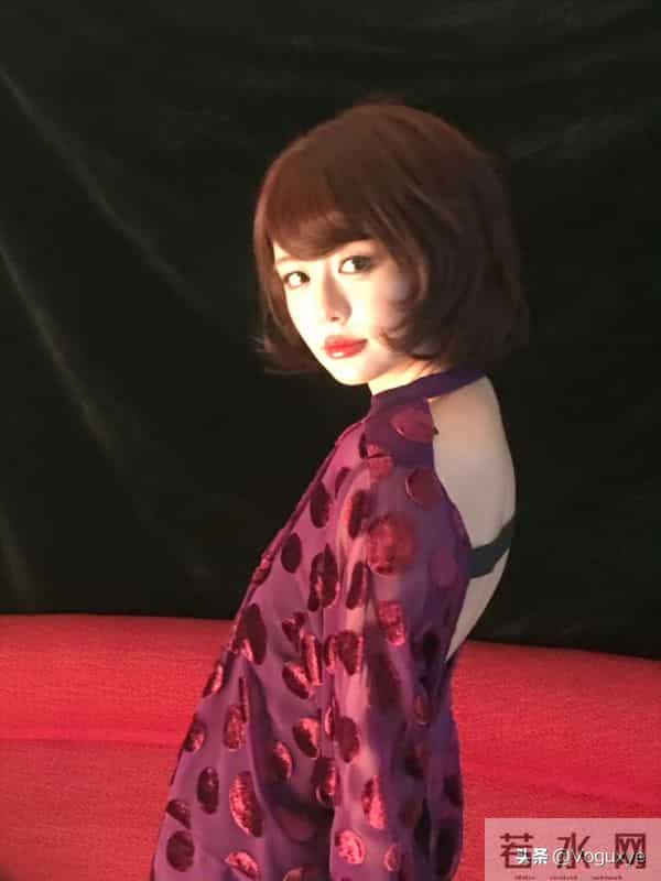 黄晓明新签的艺人眼睛很大