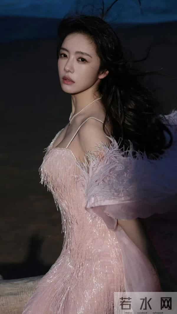 蔡文静 性感好身材 粉雾海海边粉色礼服大片 美到极致