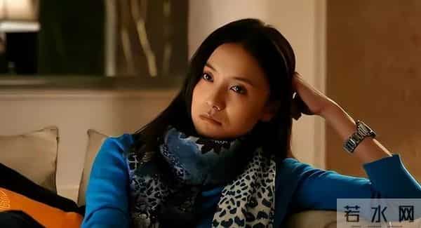 与名导同居多年绯闻缠身的宋佳，45岁再破天花板