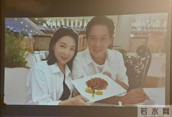 甄志强追思会举行：遗孀哭成泪人，曾志伟送花牌，好友曝猝逝内情