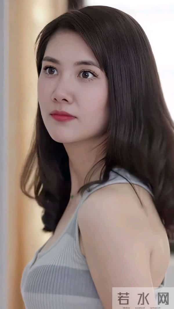 边潇潇，山西省运城市人，毕业于北京电影学院，内地女演员