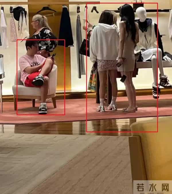 撑不住了！懒懒变卖王思聪送的奢侈品，分手传言怕是已成真