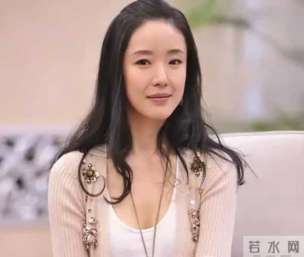 曾被张艺谋力捧,火后与富豪卷款61亿逃亡国外,现在的她过得如何