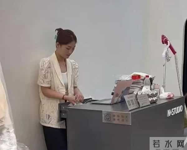 风水轮流转,接连传来喜讯的大衣哥,让前儿媳陈亚男悔得肠子都青了