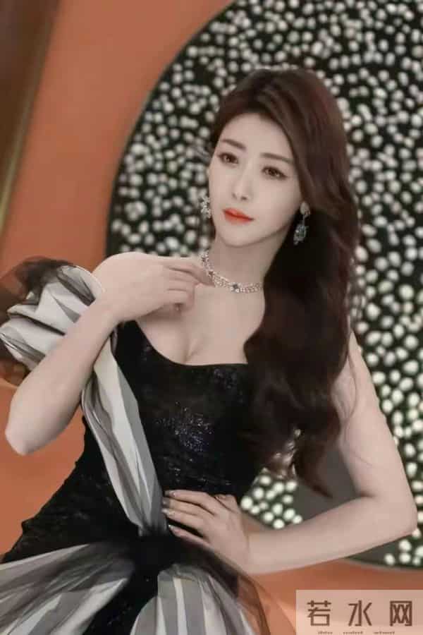 黑裙怎么穿才美？陈紫函教你看尽万种性感