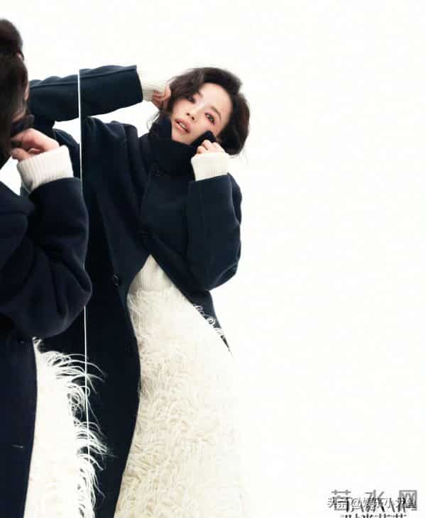 舒淇时尚芭莎十二月刊封面大片,干练西装配胶片元素性感嘴唇好美