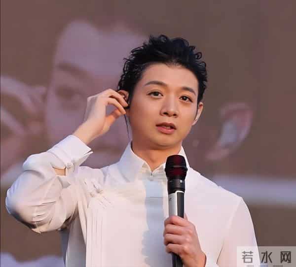 35岁霍尊正式复出！音乐节连唱9首歌，前女友陈露被抓快4年