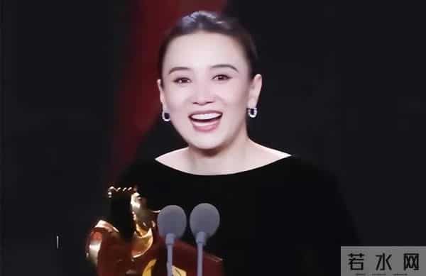 与名导同居多年绯闻缠身的宋佳，45岁再破天花板