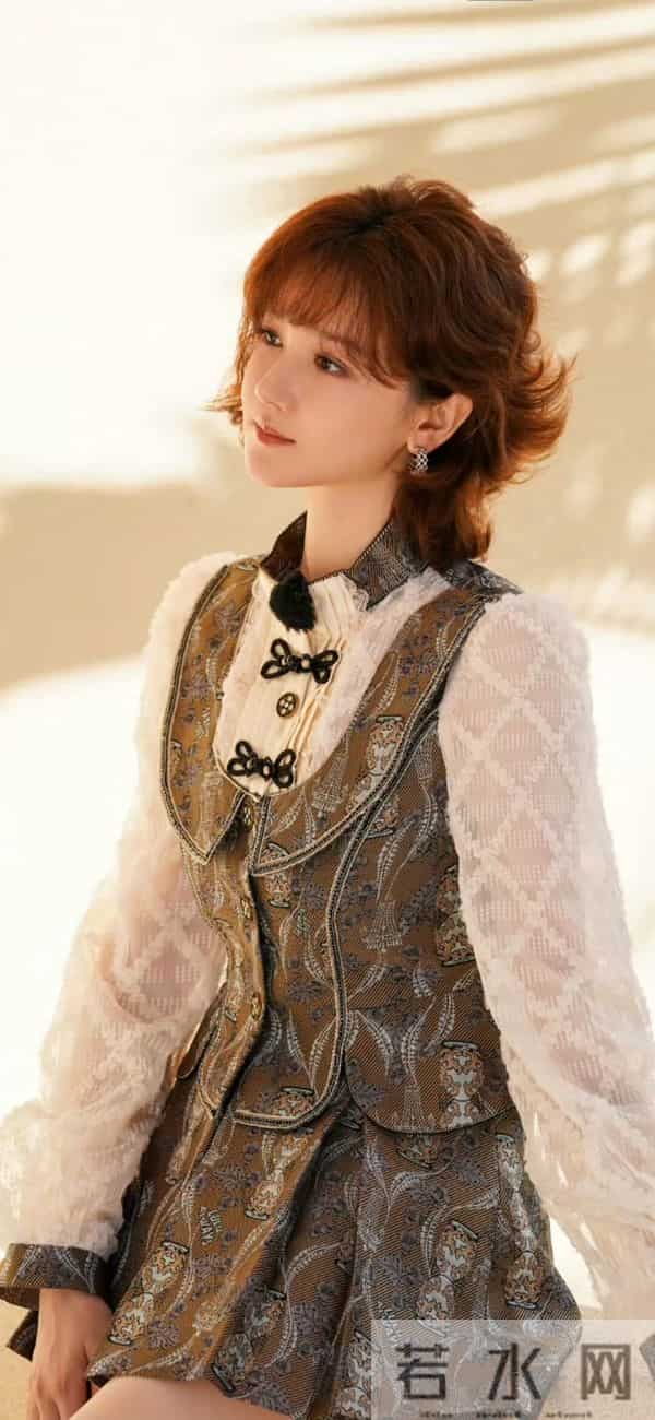 陈小纭|复古蕾丝裙配羊毛卷!这民国大小姐氛围感直接拉满