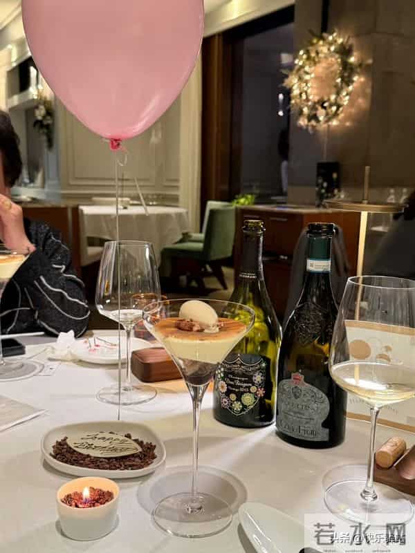 小海绵和杨颖现身上海！杨颖打扮朴素，小海绵长高了也长胖了！