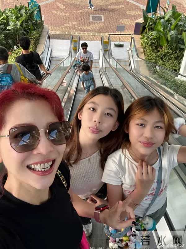 蔡少芬张晋为6岁儿子庆生，晒一家五口合影：有儿女是何等福气，可以一起成长