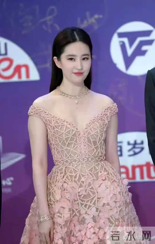 神仙姐姐竟变中年妇女 刘亦菲大白腿太粗引热议 真的胖到120斤