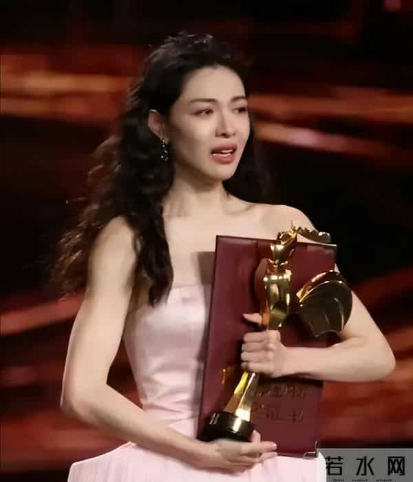 低情商还是野心家?争C位风波不到一个月,钟楚曦再一次“抢C位”