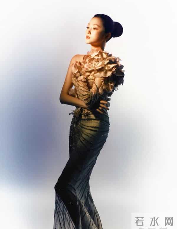 娱乐圈满族美女图鉴：每一位都貌美如花，谁最令你意想不到？