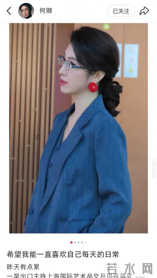 何卿分享美图，蓝西装配高马尾，气质优雅美得好高级