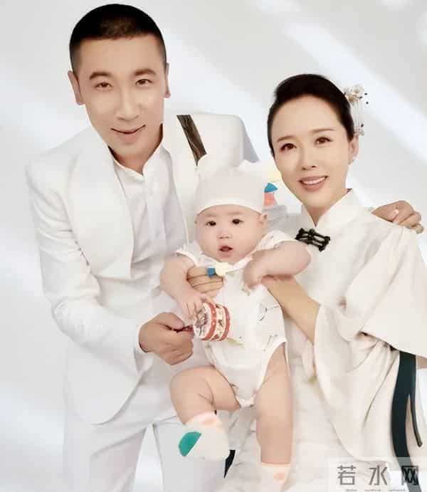 颜丹晨成电影红毯女王,红色泡泡裙惊艳全场,宋佳封后印小天蹭流