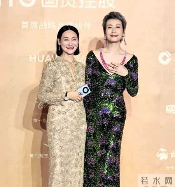 金鸡奖红毯成“照妖镜”!姚晨脸肿蒋勤勤歪嘴,叶童优雅胜出