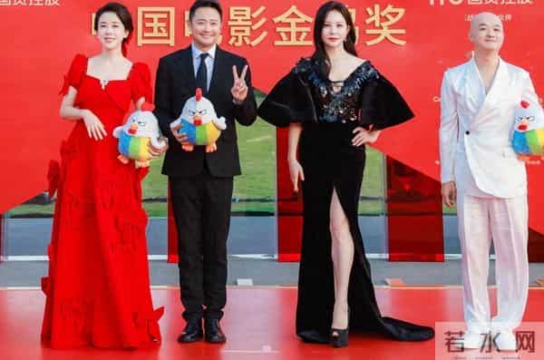 颜丹晨成电影红毯女王,红色泡泡裙惊艳全场,宋佳封后印小天蹭流