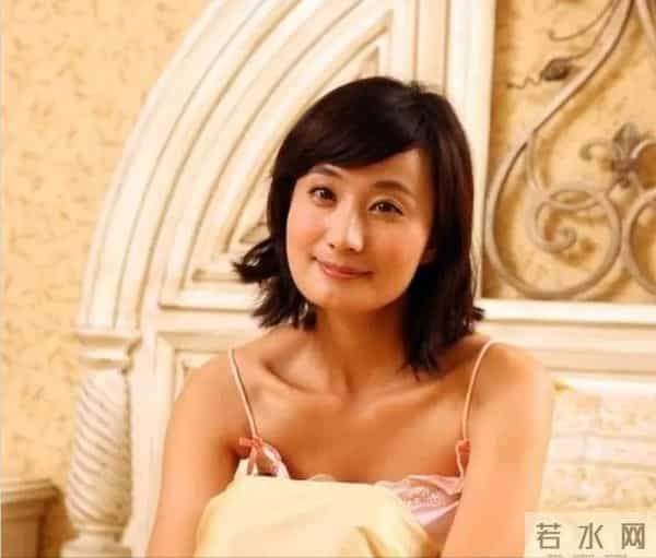 吃不饱、关禁闭，央视前才女国外过得生活苦，董卿想救她都难