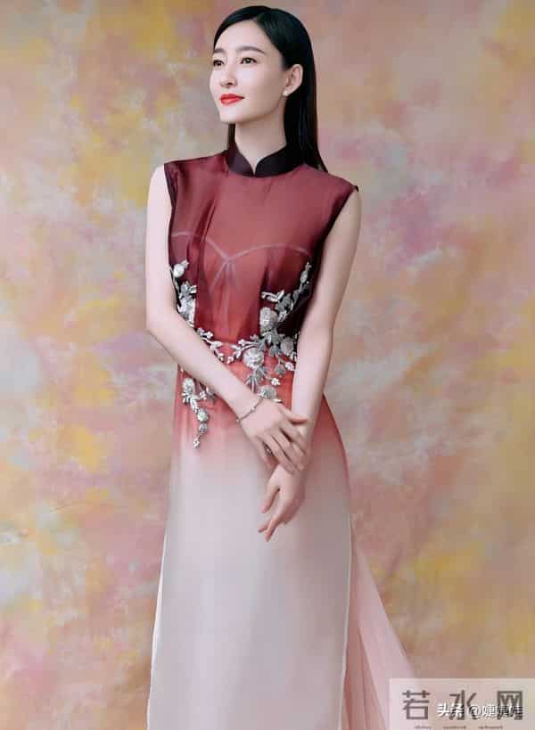 “素颜女神”王丽坤 身材高挑天生冷白皮,40岁看起来和20岁时一样