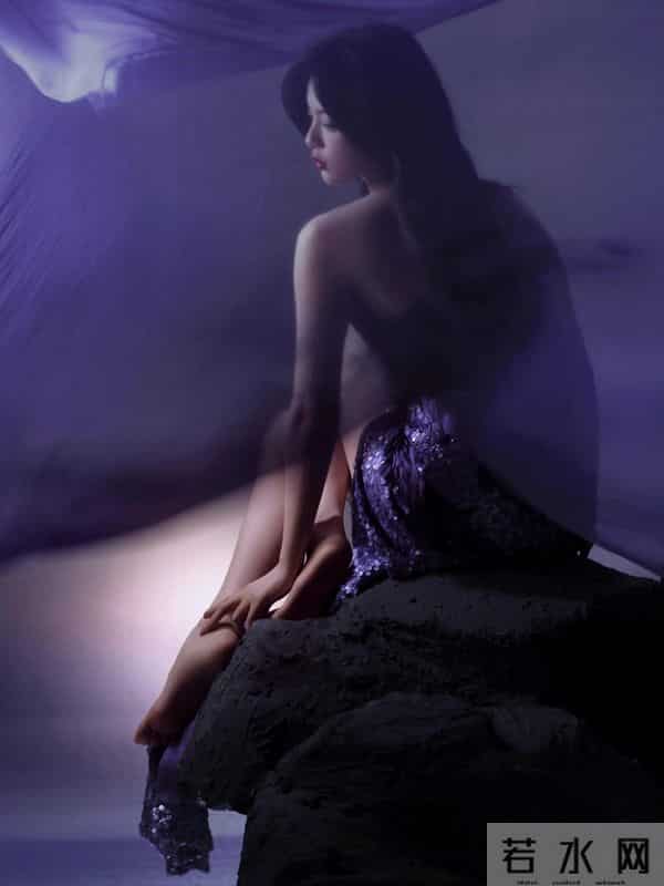 杨超越光脚丫写真