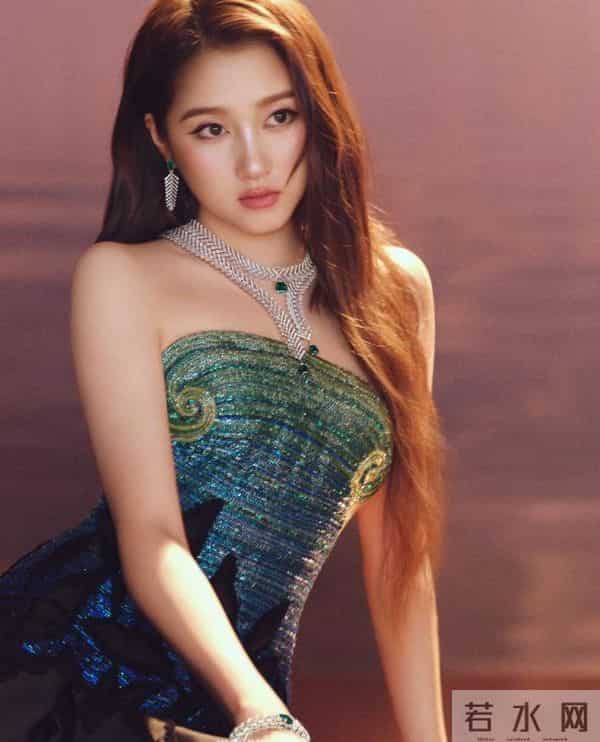 娱乐圈满族美女图鉴：每一位都貌美如花，谁最令你意想不到？