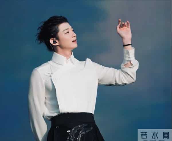 35岁霍尊正式复出！音乐节连唱9首歌，前女友陈露被抓快4年