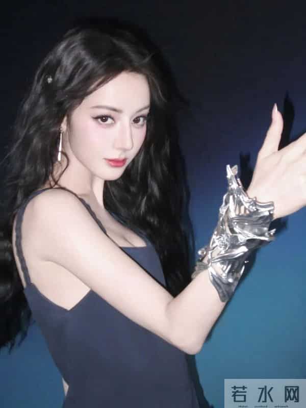 迪丽热巴｜黑裙甜酷风杀疯了！粉钻弓箭造型又美又飒