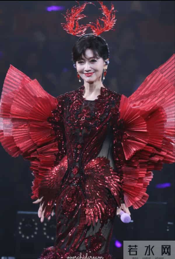 闫妮素颜曝光显老态,网友抓拍明星,高清镜头下,原来她们长这样