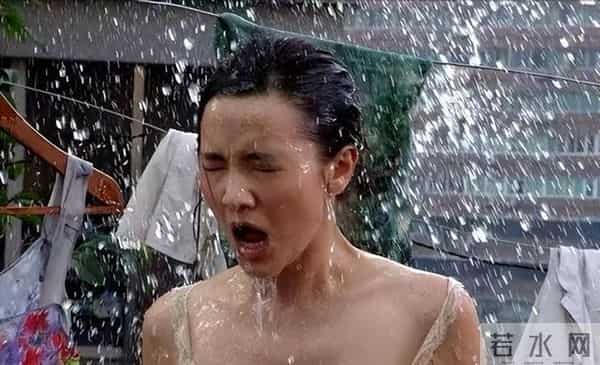 与名导同居多年绯闻缠身的宋佳，45岁再破天花板