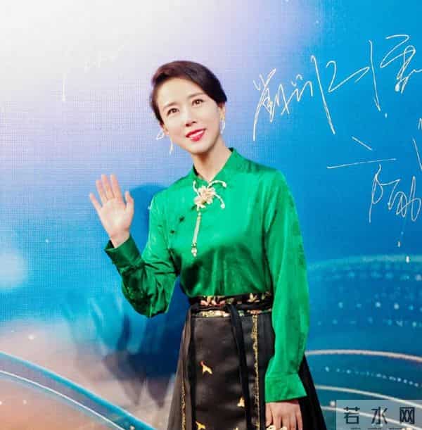 颜丹晨成电影红毯女王,红色泡泡裙惊艳全场,宋佳封后印小天蹭流