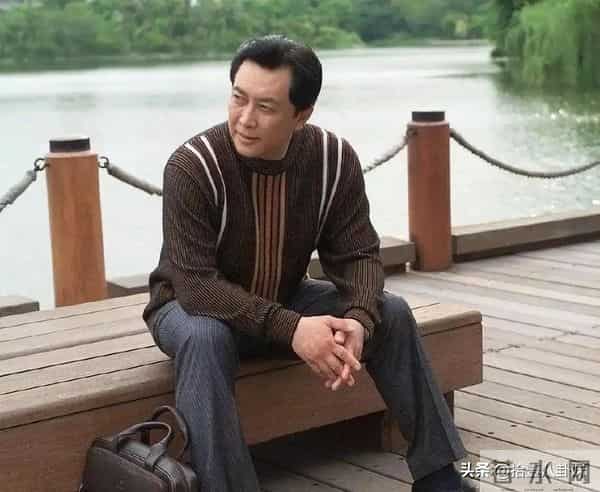 母亲曾经抛下她,父亲唐国强闪婚不养她,如今42岁唐莉活成怎样了