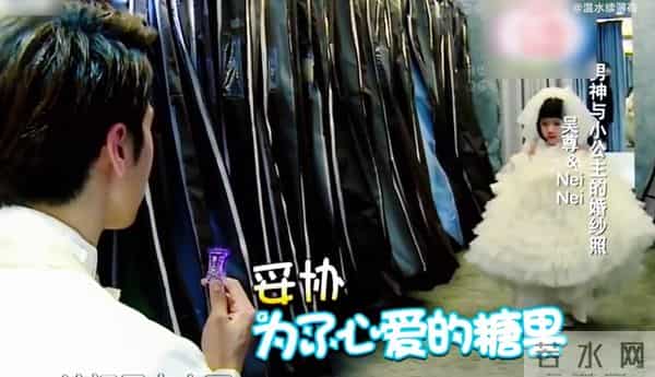 吴尊回应女儿恋爱:我OK!自己15岁就谈,没资格要求她等