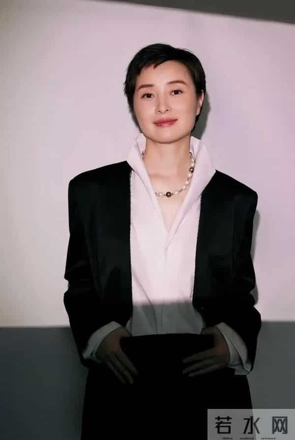 分手20年，一别两宽，吴越从不提陈建斌，如今才看懂她赢在哪