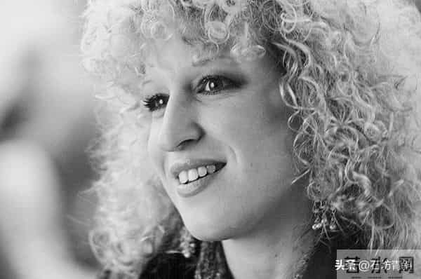 41年婚姻与30年闺蜜,平衡两种深情时,她给我们上了一堂女性友谊课