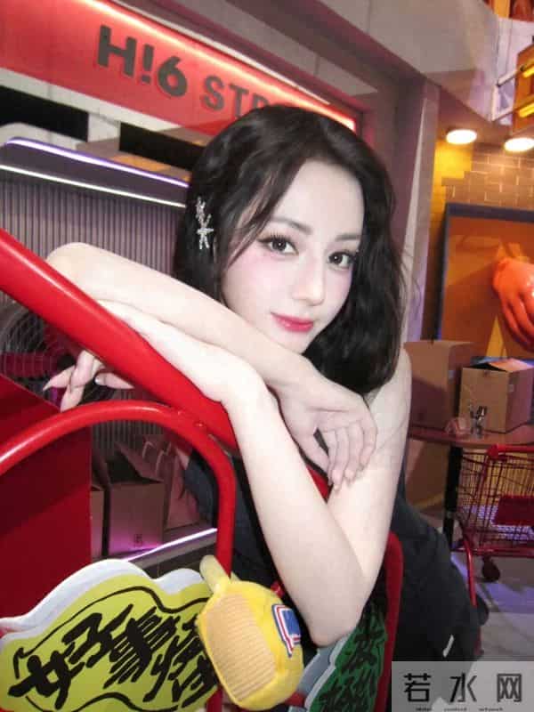 迪丽热巴｜黑裙甜酷风杀疯了！粉钻弓箭造型又美又飒