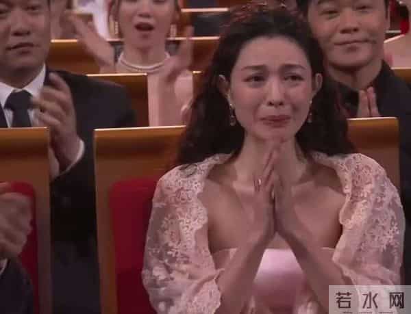 看到钟楚曦打败老戏骨，拿下金鸡奖最佳女配，才懂郭靖宇说的没错