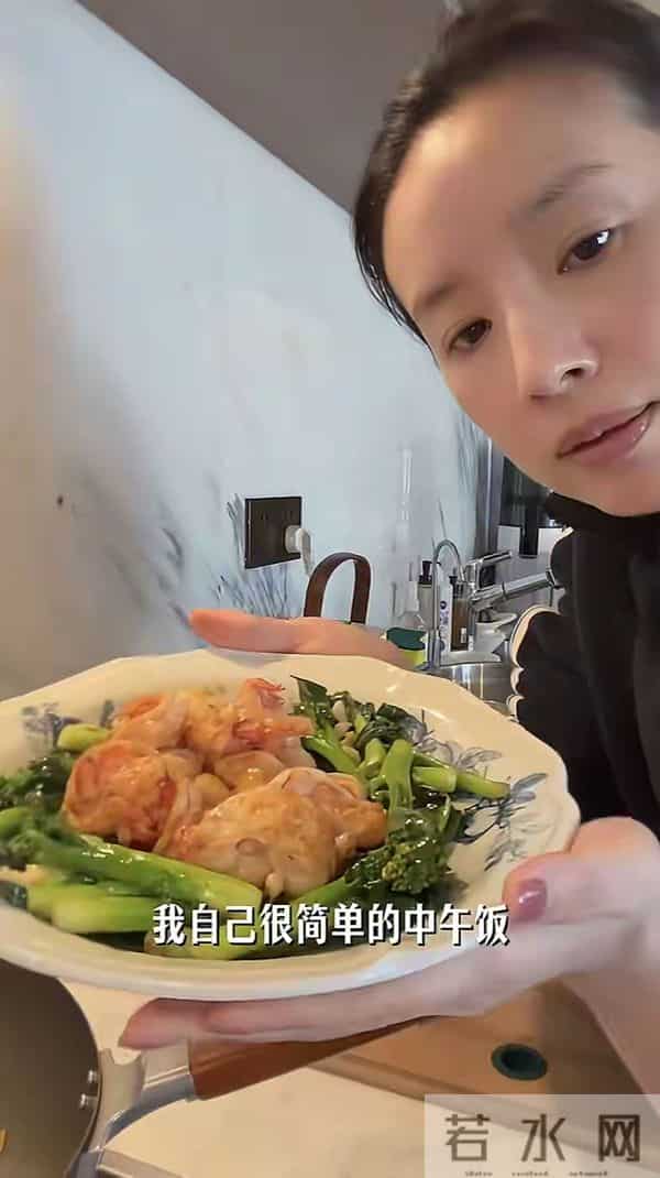 45岁董洁北京定居，住豪宅不请保姆不通暖气，自己洗衣做饭很勤劳