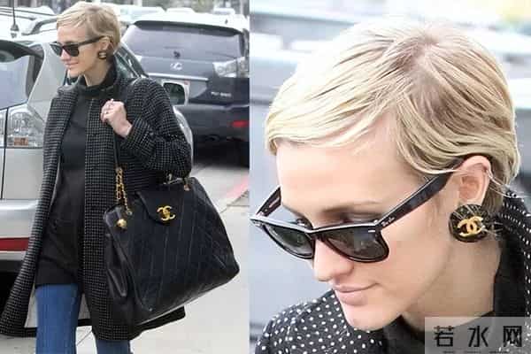 杨紫穿20年前的衣服出席活动，细心看还有污渍和虫洞…