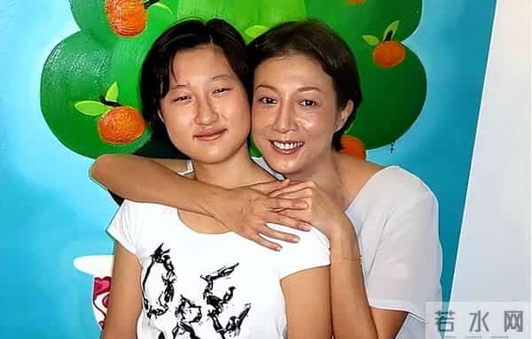 这一次,被同性妻子“掌控”的小龙女吴卓林,已经步入另一条大道