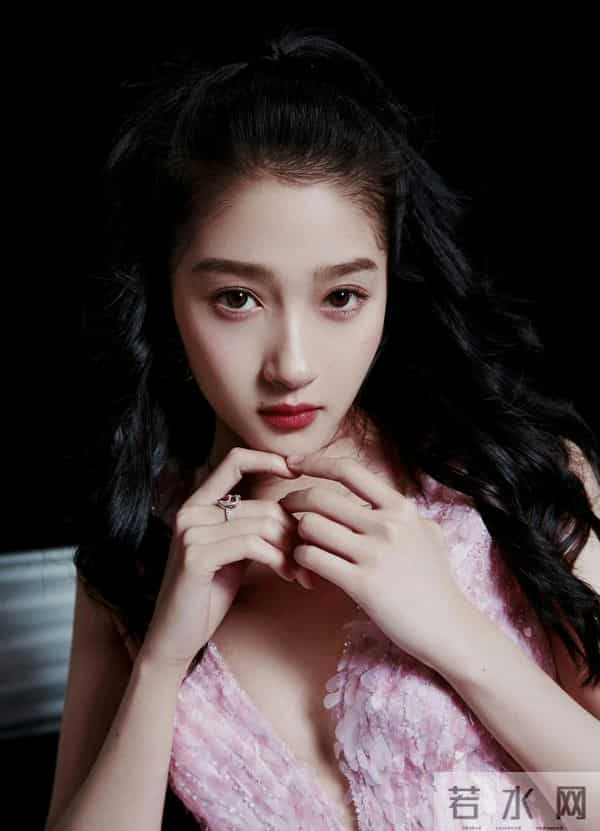 · 关晓彤:结婚不是必选项,把自己活明白才是