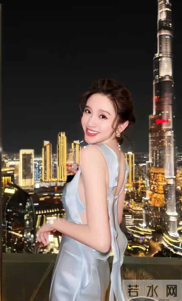 唐艺昕,性感露背装,美到窒息!