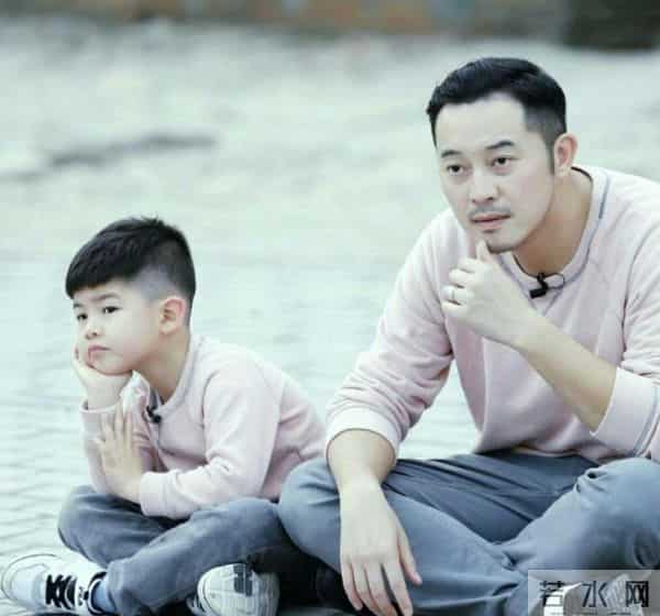 不装了,“逼婚”胡可、争议不断的沙溢,如今终于遭到“反噬”