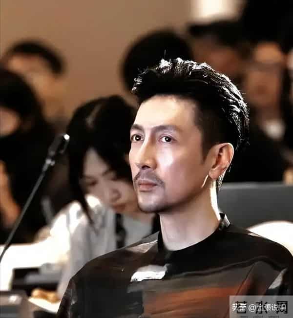 揭陈晓离婚内幕9个月，卓伟再爆离婚瓜：夫妻反目2年，男方学历高