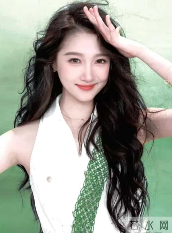 娱乐圈满族美女图鉴：每一位都貌美如花，谁最令你意想不到？