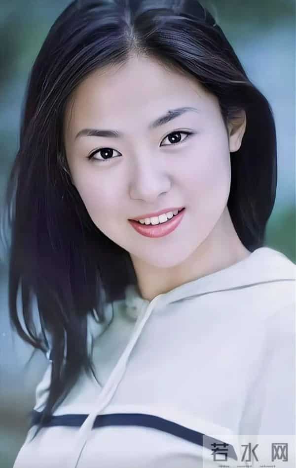 娱乐圈满族美女图鉴：每一位都貌美如花，谁最令你意想不到？