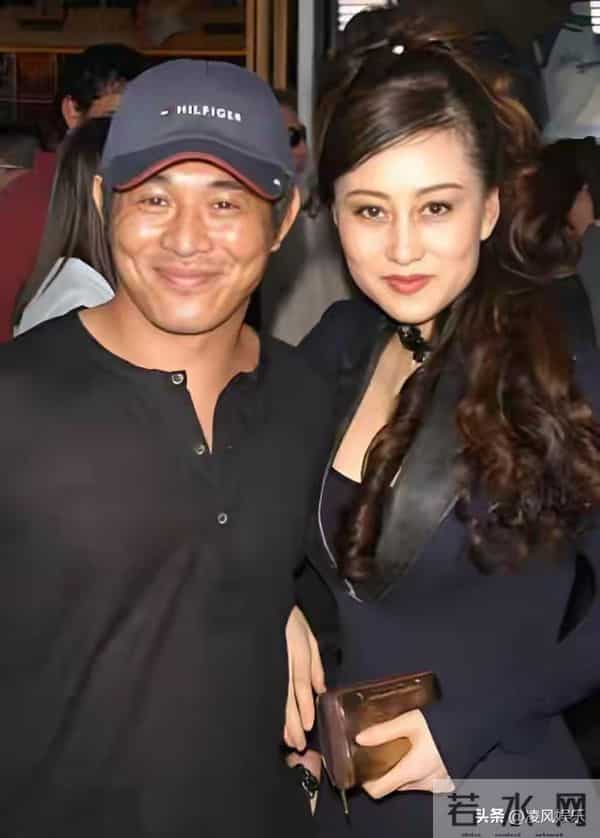 机关算尽太聪明?结婚26年后,一张照片暴露利智李连杰真实感情